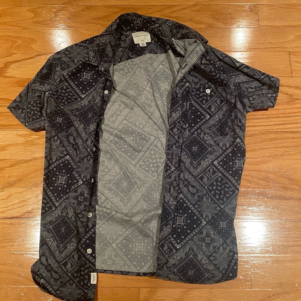 American eagle short sleeve button down shirt